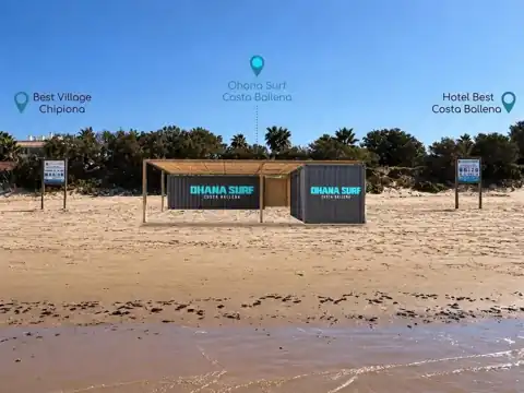 Ohana Surf Costa Ballena en la playa, entre Best Village Chipiona y el Hotel Best Costa Ballena